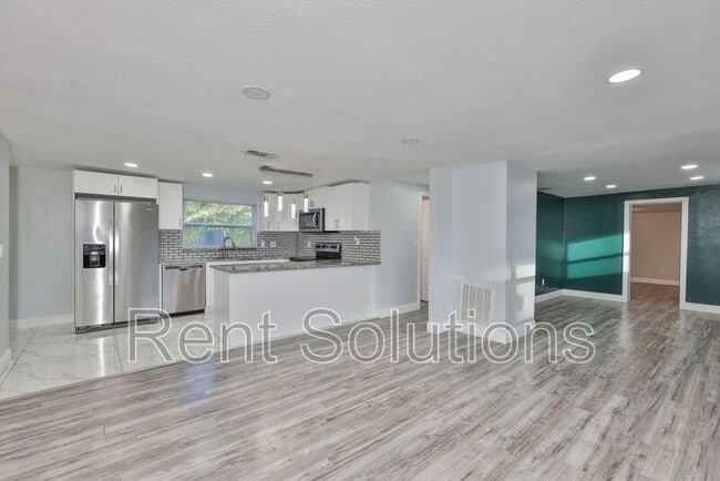 Building Photo - 12870 101st Way N