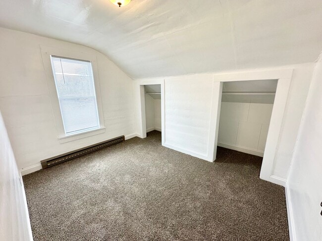 Building Photo - 610 S Pine St