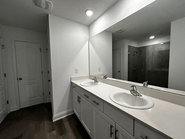 Building Photo - 249 Zancara St