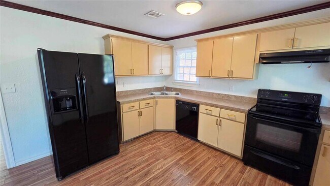 Building Photo - 605 NW 50th St