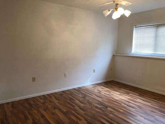 Building Photo - Open Tri-Level Townhome With Tons Of Space...