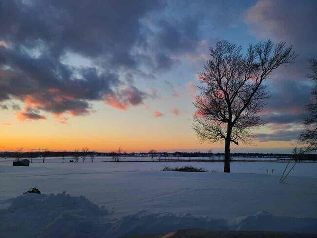 Building Photo - 7661 US-2