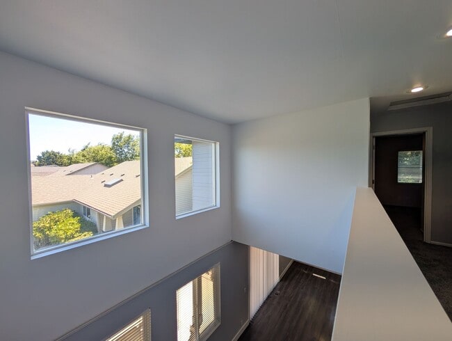 Building Photo - Beautiful 3-Bedroom, 2-Bath Home In The Barger Area of Eugene