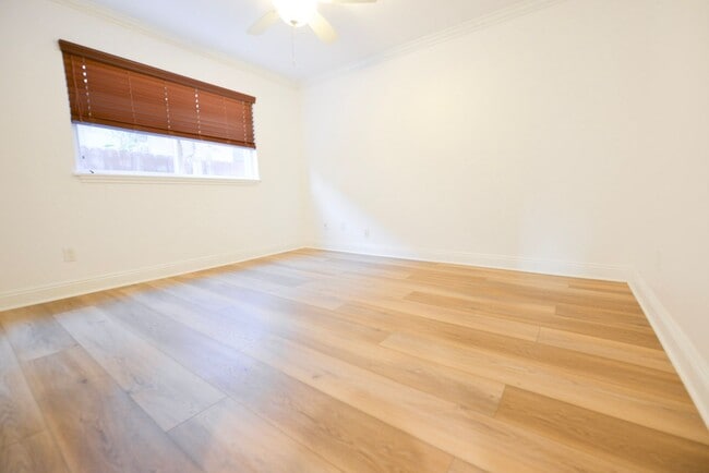 Building Photo - 251 Avenida Madrid