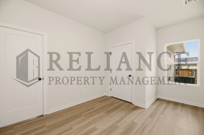Building Photo - 202 N Gowen St