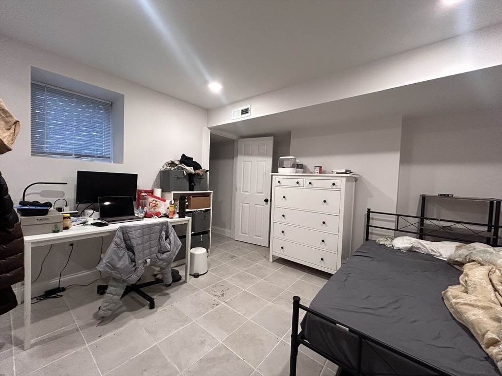 Building Photo - 26 Mystic St