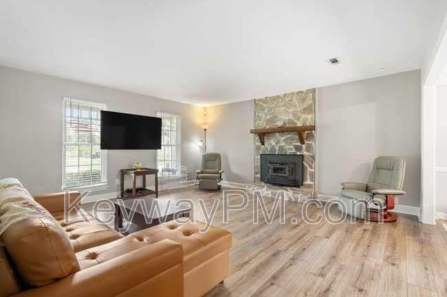 Building Photo - 547 Pheasant Run Dr