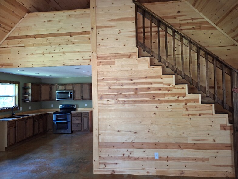 Building Photo - 434 Big Creek Rd