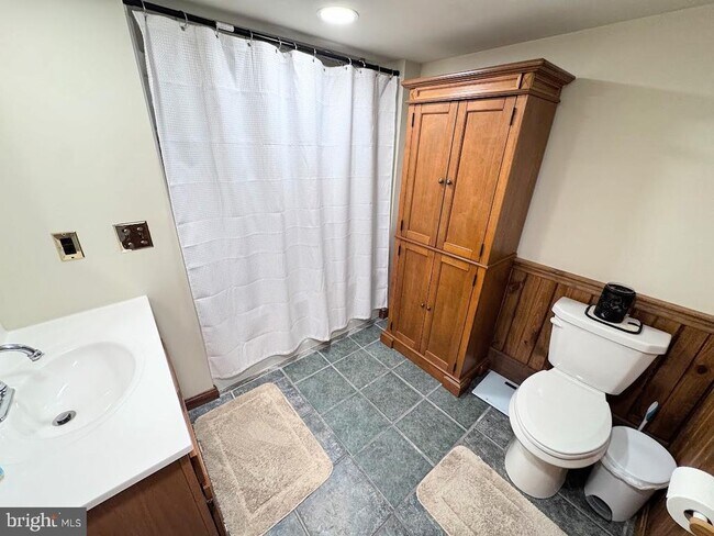 Building Photo - 2209 Shartlesville Rd