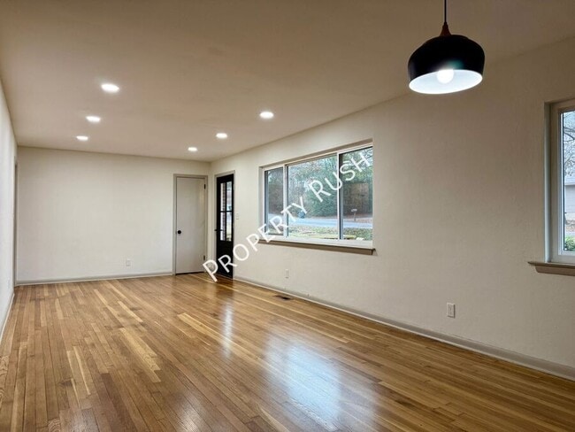 Building Photo - 3906 Forest Highland Cir