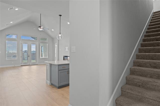 Building Photo - 890 Stanley St