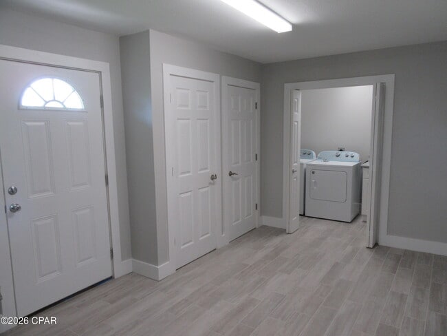 Building Photo - 2708 Amelia Ave