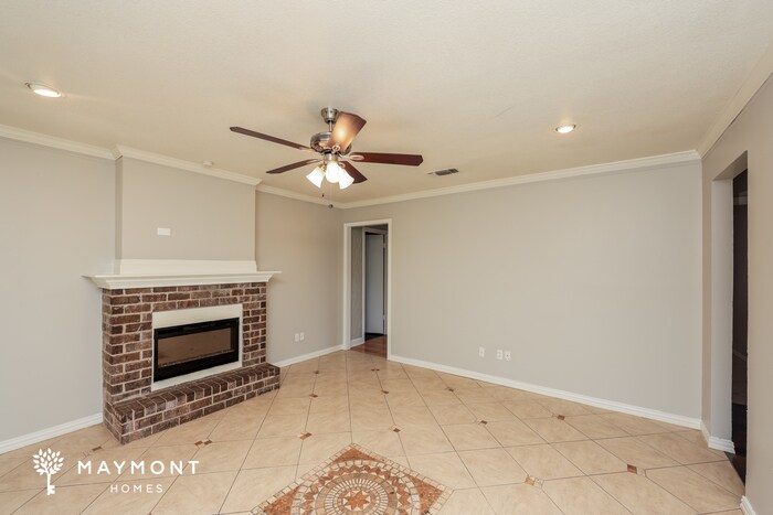 Building Photo - 323 Linkwood Dr