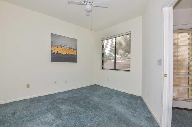Building Photo - 5413 W Fallen Leaf Ln