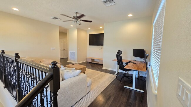 Building Photo - Beautiful 4 Bed / 3.5 Bath Home ~ Available April 1st + Incentive!