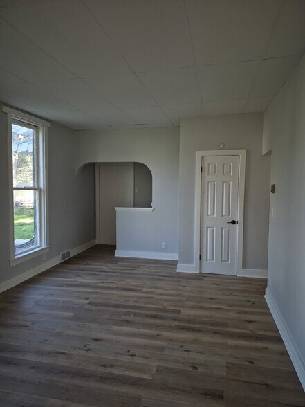 Building Photo - 403 Hopley Ave