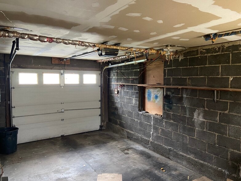 Garage - inside - 50 N 7th St