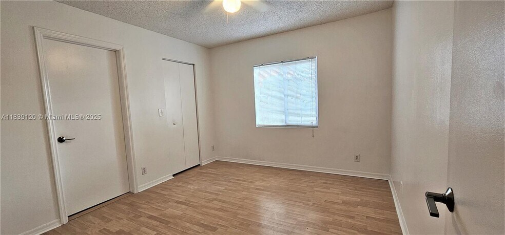 Building Photo - 2058 Madeira Dr