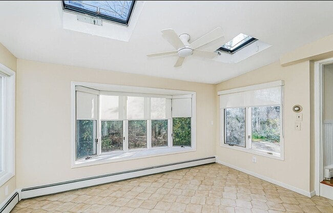 Building Photo - 1254 Edinboro Rd