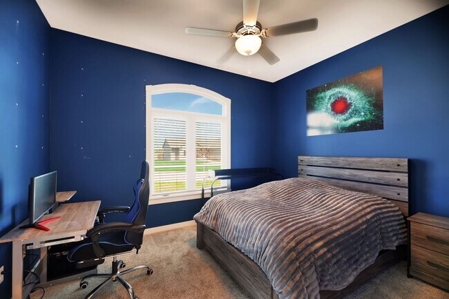 Building Photo - Living in Luxury