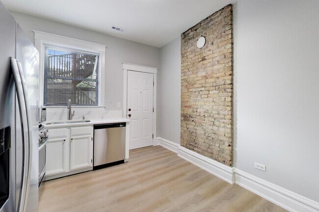 Building Photo - 2114 W Byron St