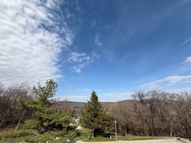 Building Photo - 2 Stowe Ct