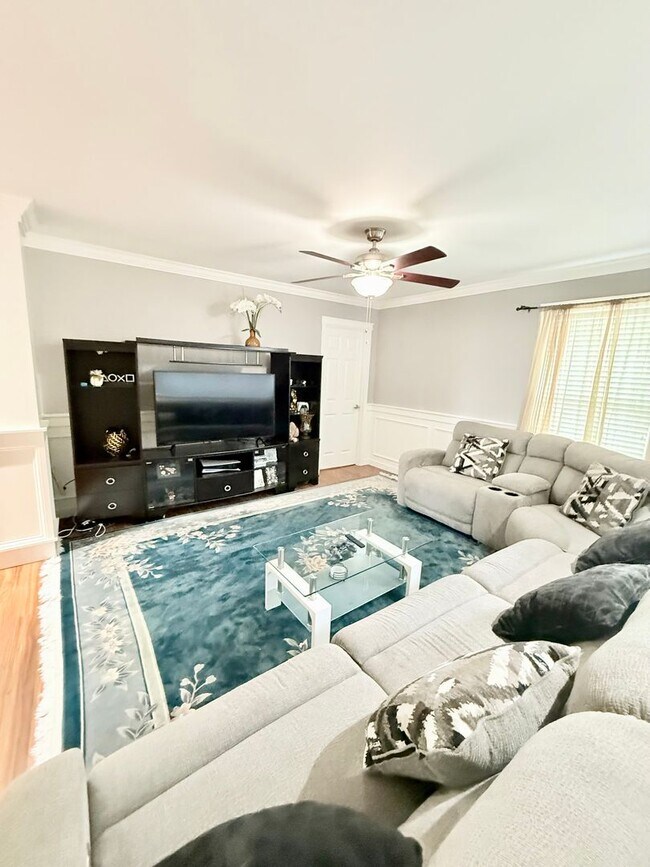 Building Photo - A stunning home in desirable Stendahl Ridge!