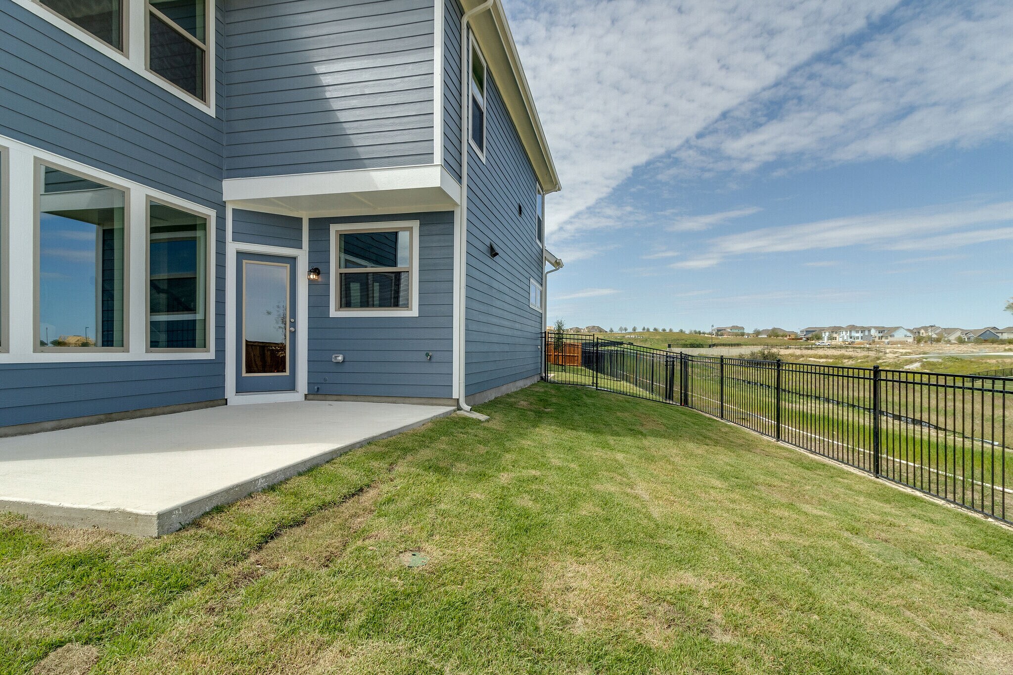 Building Photo - 2225 Offerande Dr