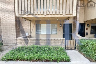 Building Photo - 2Bed/2.5Bath Townhome on Missouri/Central!...