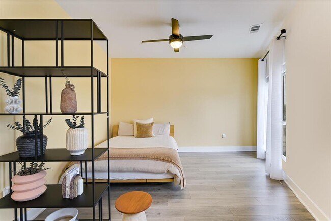 Building Photo - 2220 Webberville Rd