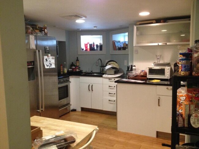 Building Photo - 16 Warwick St