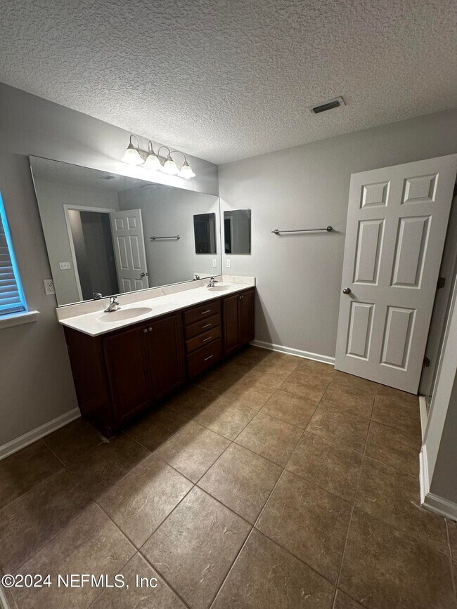 Building Photo - 12212 Angleterre Dr