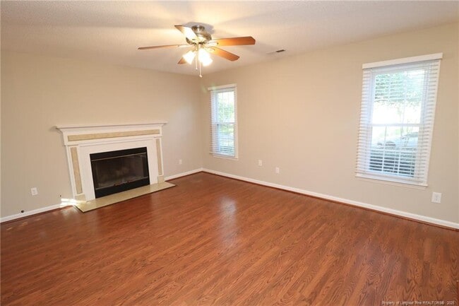 Building Photo - 211 Amberglow Pl