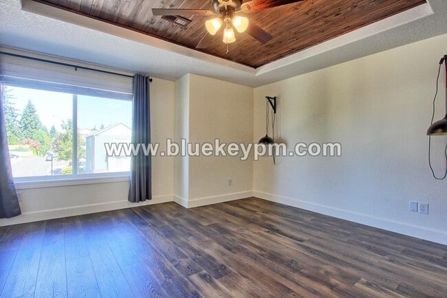 Building Photo - 3 Bed, 3.5 Baths Townhome With Garage Leve...
