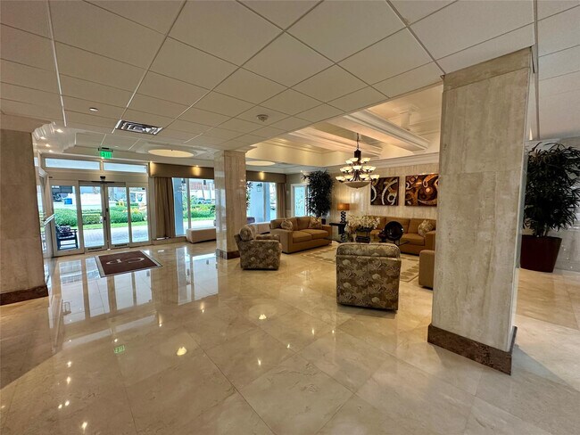 Building Photo - 1012 N Ocean Blvd