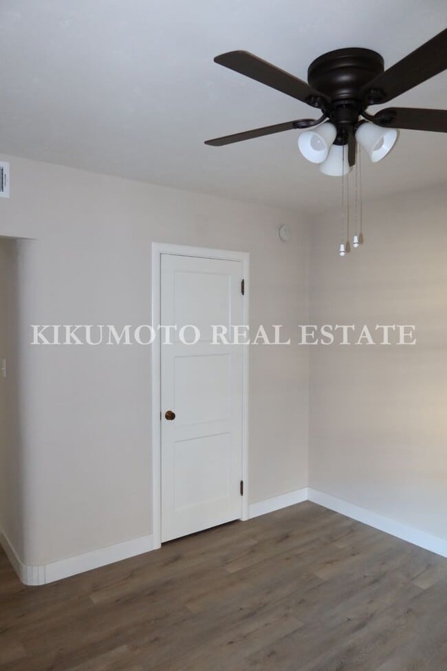 Building Photo - 2 bedrooms, 1 bath, Large 2 car garage & carport