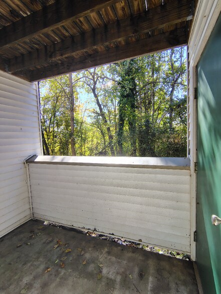 Building Photo - 600 Reusens Rd