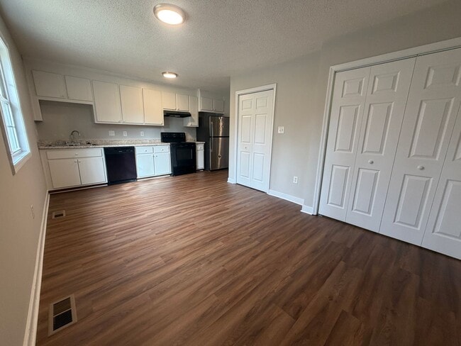 Building Photo - Rancher style home