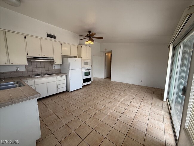 Building Photo - 2206 Sunnyslope Ave