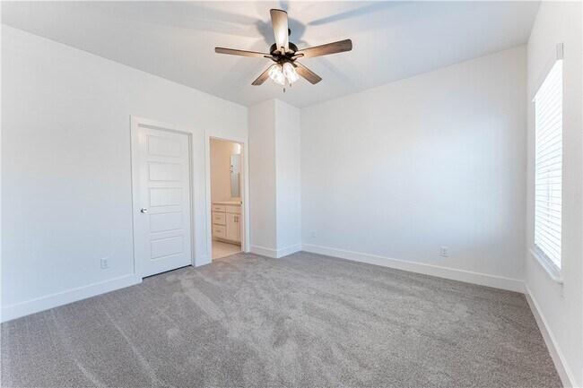 Building Photo - 6306 SW Luna Ln