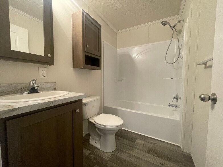 Building Photo - 15862 Villaire Ave