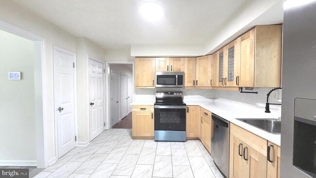 Building Photo - 356 Mockingbird Ave