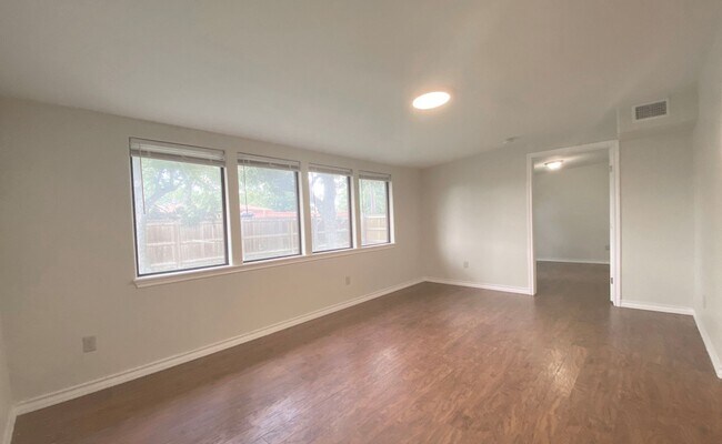 Building Photo - 1708 N 6th St