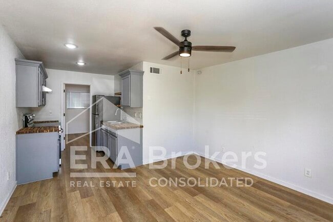 Building Photo - 614 Adams Ave