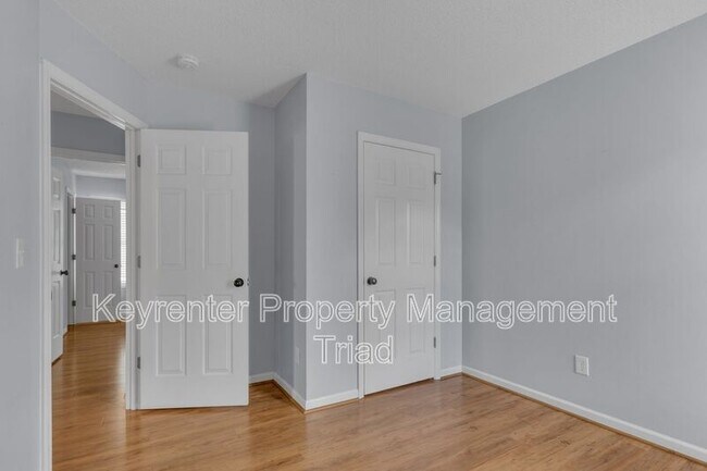 Building Photo - 3391 Valley Crossing Dr