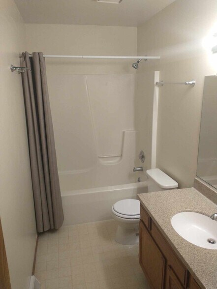 Building Photo - 2217 Hermon Ave