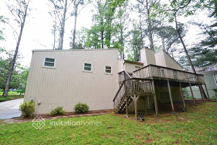 Building Photo - 2965 Creek Park Dr