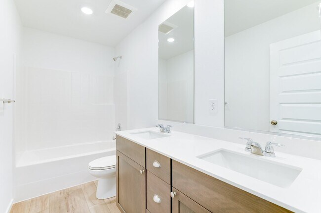Building Photo - 6130 Crestner Dr SW