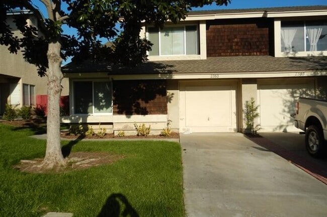 Building Photo - Two-Story 3 Bed, 2 Bath Townhome with Garage