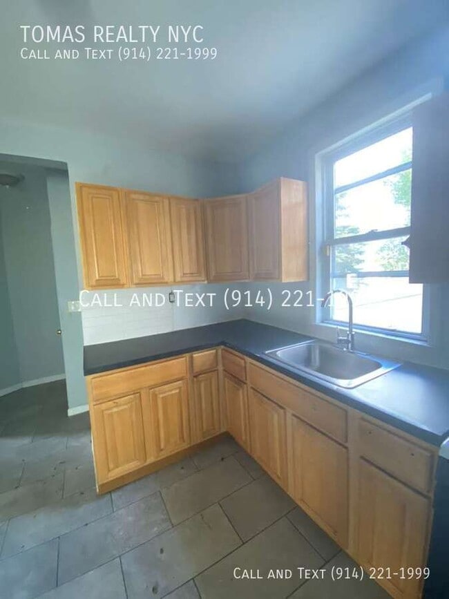 Building Photo - 1 Oneida St